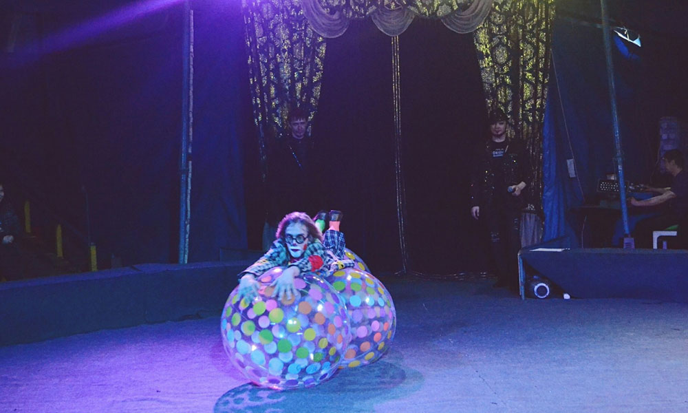 Клоунский номер с шарами