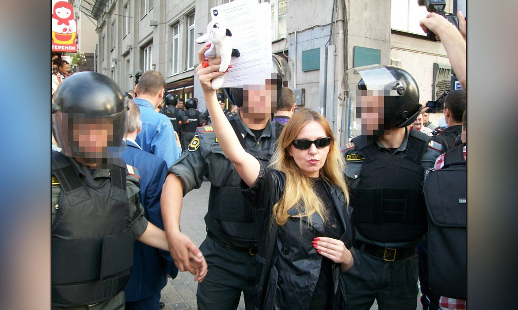 Алина Витухновская на митинге
