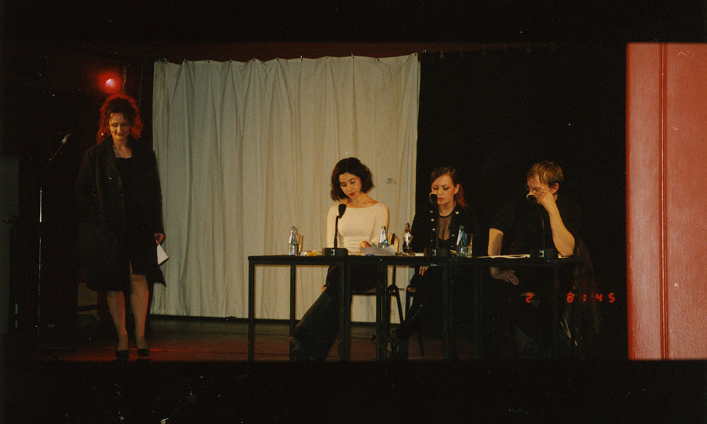 Алина Витухновская на презентации книги «Черная икона» (Германия, 2002 год)