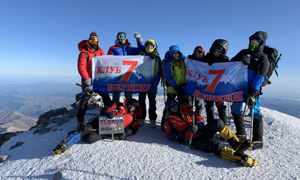Альпинисты клуба «7 вершин» на Эльбрусе